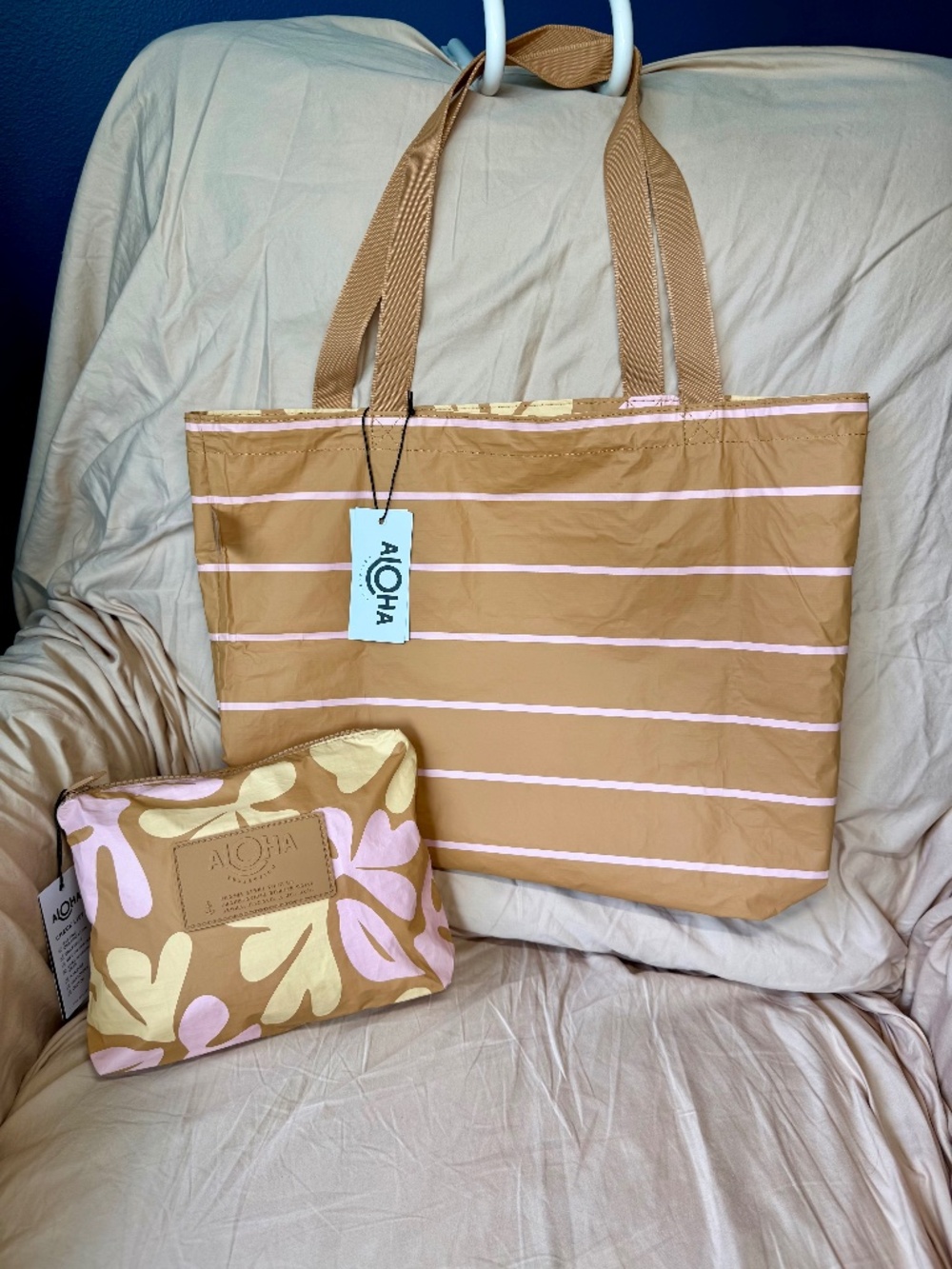 NWT ALOHA Collection Reversible Tote + Pouch Swoosh Hey Girl Tan